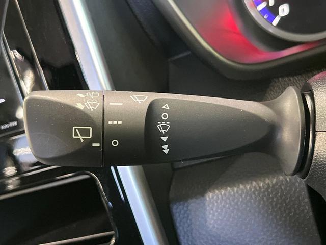 ルーミー カスタムG 4WD フリップダウンモニター 寒冷地仕様 メモリーナビ バックカメラ 衝突軽減 両側パワースライドドア LEDヘッド 革巻きステアリング シートヒーター オートライト プッシュスタート クルコン(51枚目)