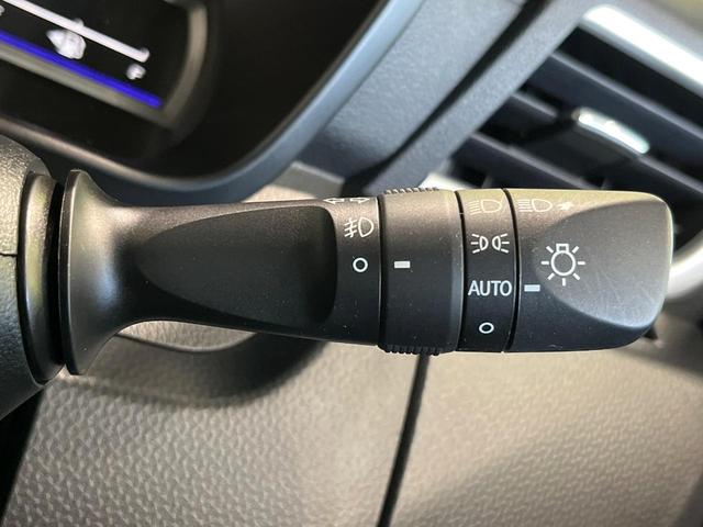 ルーミー カスタムG 4WD フリップダウンモニター 寒冷地仕様 メモリーナビ バックカメラ 衝突軽減 両側パワースライドドア LEDヘッド 革巻きステアリング シートヒーター オートライト プッシュスタート クルコン(52枚目)