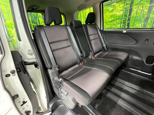 後部座席も気になるようなキズ・汚れやへたり等、大きなダメージはなく、良好な状態です。