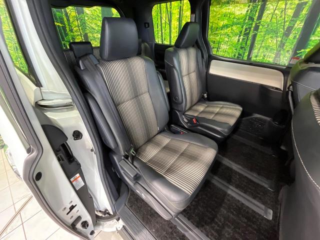 後部座席も気になるようなキズ・汚れやへたり等、大きなダメージはなく、良好な状態です。