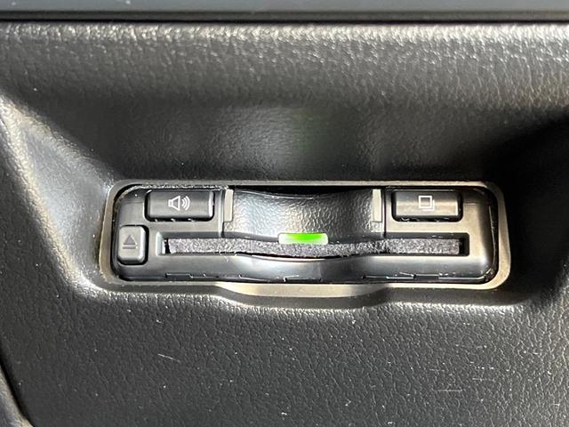 MAZDA3ファストバック 15Sツーリング 4WD メーカー8.8インチナビ 全周囲カメラ 衝突軽減 レーダークルーズ ブラインドスポットモニター LEDヘッド 革巻きステアリング ハイビームアシスト Bluetooth ETC ドラレコ(6枚目)