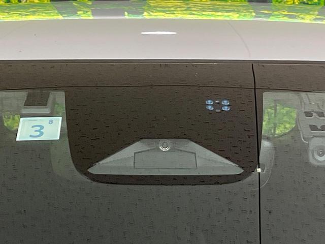 【ホンダセンシング】走行中に前方の車両等を認識し、衝突しそうな時は警報とブレーキで衝突回避と被害軽減をアシスト。より安全にドライブをお楽しみいただけます。