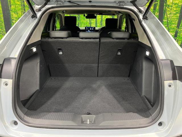 普段のお買い物や通勤、送迎等に十分な荷室スペースを確保しております。セカンドシートを倒すと、大きな荷物の積載も可能です♪