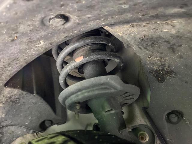 お車を安心してお乗りいただく為には、足回りの定期点検が欠かせません。サービスサポート（有償保証）では無料点検もご提供しており、安心のカーライフをお過ごしいただけるサポート体制が整っています。