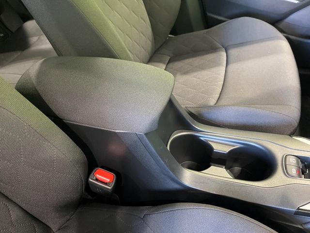 カローラクロス ハイブリッド G 4WD 純正8型ディスプレイオーディオ バックカメラ 衝突軽減 レーダークルーズ 寒冷地仕様 Bluetooth フルセグ ETC ドラレコ LEDヘッド オートエアコン スマートキー オートライト(40枚目)