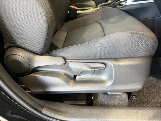 カローラクロス ハイブリッド G 4WD 純正8型ディスプレイオーディオ バックカメラ 衝突軽減 レーダークルーズ 寒冷地仕様 Bluetooth フルセグ ETC ドラレコ LEDヘッド オートエアコン スマートキー オートライト(50枚目)