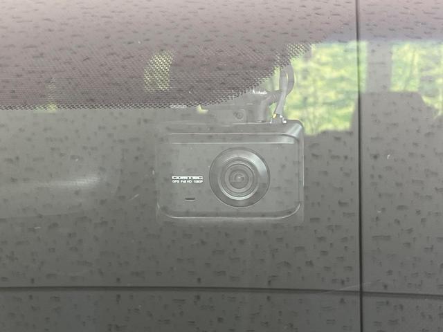 【ドライブレコーダー】安心・安全なカーライフに必須のドライブレコーダーを装備！走行中はもちろん、あおり運転や事故に遭遇した際の状況も映像で記録し、万一のリスクに備えます。