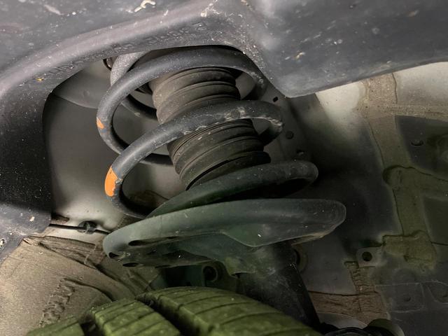 お車を安心してお乗りいただく為には、足回りの定期点検が欠かせません。サービスサポート（有償保証）では無料点検もご提供しており、安心のカーライフをお過ごしいただけるサポート体制が整っています。