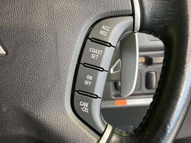 【クルーズコントロール】高速道路もラクラク走行。アクセルを離しても一定速度で走行ができ、長距離運転時の負担を軽減！加速・減速も簡単なスイッチ操作で調整できます。