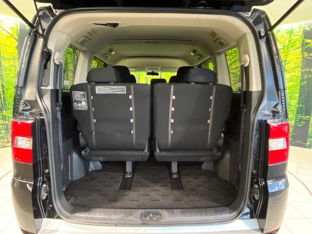 後席を格納すると、これだけの広さが！シーンに合わせたシートアレンジで、大きな荷物も積むことが出来ます♪