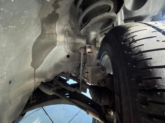 お車を安心してお乗りいただく為には、足回りの定期点検が欠かせません。サービスサポート（有償保証）では無料点検もご提供しており、安心のカーライフをお過ごしいただけるサポート体制が整っています。