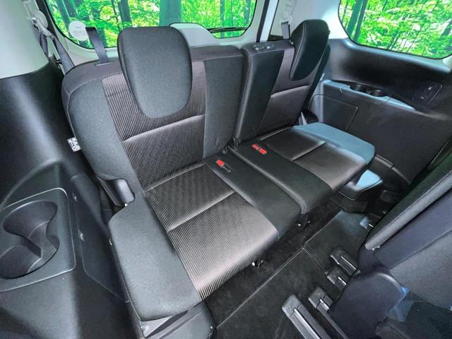 セレナ ハイウェイスター　フリップダウンモニター　純正９インチナビ　全周囲カメラ　衝突軽減　プロパイロット　両側パワースライドドア　デジタルインナーミラー　ＬＥＤヘッド　革巻きステアリング　プッシュスタート　スマートキー（10枚目）