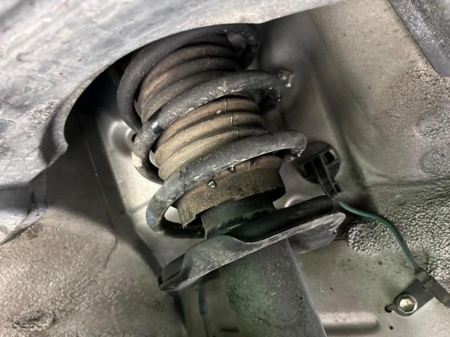 プレオプラス Ｇ　ＣＤオーディオ　ＡＭ／ＦＭ　ドラレコ　革巻きステアリング　横滑り防止機能　アイドリングストップ　オートエアコン　プライバシーガラス　チルトステアリング　シートリフター　盗難警報装置　リモコンキー（20枚目）