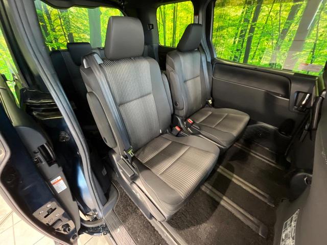 ヴォクシー ハイブリッドＺＳ　煌　７人　純正９型ナビ　バックカメラ　衝突軽減　両側電動スライドドア　Ｂｌｕｅｔｏｏｔｈ　フルセグ　ＥＴＣ　ドラレコ　シートヒーター　ＬＥＤヘッド・フォグ　リアオートエアコン　革巻きステアリング　クルコン（9枚目）