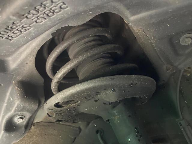 ヴォクシー ハイブリッドＺＳ　煌　７人　純正９型ナビ　バックカメラ　衝突軽減　両側電動スライドドア　Ｂｌｕｅｔｏｏｔｈ　フルセグ　ＥＴＣ　ドラレコ　シートヒーター　ＬＥＤヘッド・フォグ　リアオートエアコン　革巻きステアリング　クルコン（20枚目）