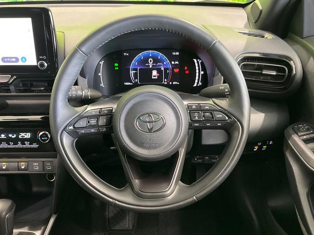 ヤリスクロス Ｚ　純正８型ナビ機能付ディスプレイオーディオ　全周囲カメラ　衝突軽減　レーダークルーズ　Ｂｌｕｅｔｏｏｔｈ　ドラレコ　ＥＴＣ　シートヒーター　ＬＥＤヘッド　オートエアコン　オートライト　革巻きステアリング（11枚目）