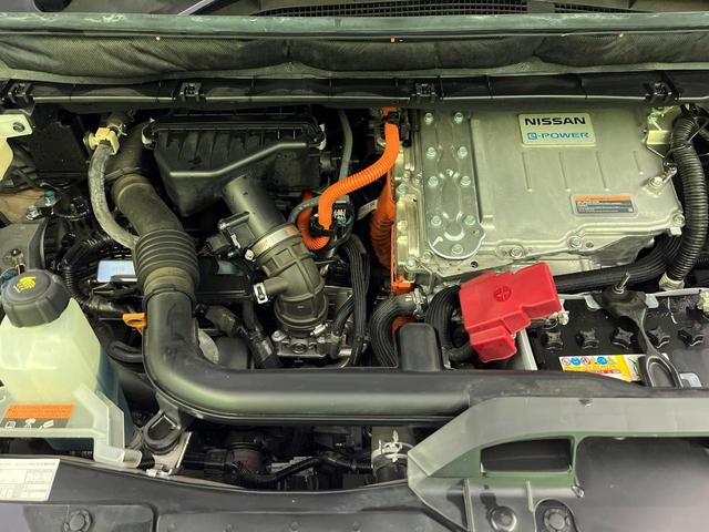 セレナ ｅ－パワー　ハイウェイスターＶ　純正９型ナビ　プロパイロット　全周囲カメラ　衝突軽減　プロパイロット　デジタルインナーミラー　両側パワースライドドア　ＥＴＣ　ドラレコ　フルセグ　Ｂｌｕｅｔｏｏｔｈ　プッシュスタート　スマートキー（18枚目）