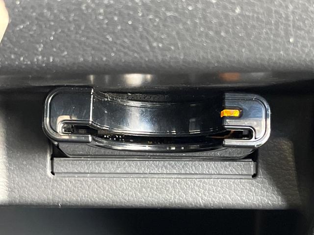 【ＥＴＣ】高速道路の料金所をストレスなく通過！話題のスポットやサービスエリアに多い「スマートＩＣ」利用時は必須のアイテムです。当店でセットアップを実施、ご納車当日からすぐにご利用いただけます！