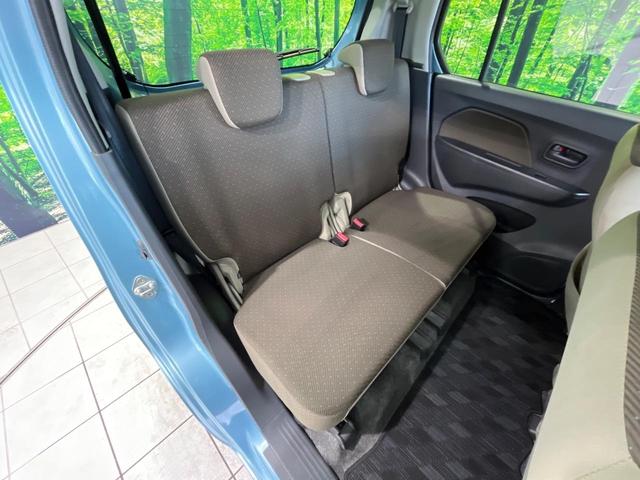 後部座席も気になるようなキズ・汚れやへたり等、大きなダメージはなく、良好な状態です。