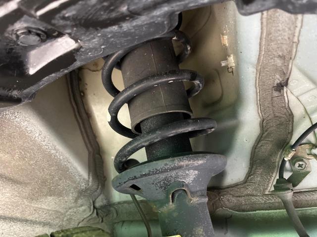 お車を安心してお乗りいただく為には、足回りの定期点検が欠かせません。サービスサポート（有償保証）では無料点検もご提供しており、安心のカーライフをお過ごしいただけるサポート体制が整っています。