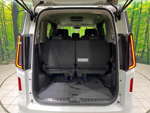 セレナ ハイウェイスターＶ　純正１２．３型ナビ　プロパイロット　全周囲カメラ　後席モニター　両側パワスラ　デジタルインナーミラー　Ｂｌｕｅｔｏｏｔｈ　ＥＴＣ　フルセグ　ＬＥＤヘッド　オートライト　ダブルエアコン　スマートキー（11枚目）