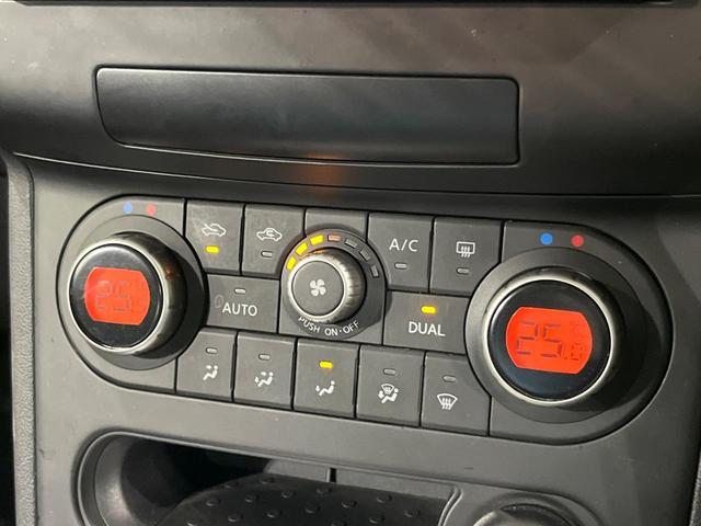 デュアリス ２０Ｇ　ＦＯＵＲ　ガラスルーフ　４ＷＤ　ＳＤナビ　Ｂｌｕｅｔｏｏｔｈ　フルセグ　ＥＴＣ　ＨＩＤヘッド　デュアルオートエアコン　オートライト　スマートキー　革巻きステアリング　電動格納ミラー　プライバシーガラス（5枚目）