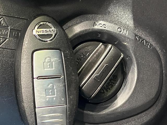 デュアリス ２０Ｇ　ＦＯＵＲ　ガラスルーフ　４ＷＤ　ＳＤナビ　Ｂｌｕｅｔｏｏｔｈ　フルセグ　ＥＴＣ　ＨＩＤヘッド　デュアルオートエアコン　オートライト　スマートキー　革巻きステアリング　電動格納ミラー　プライバシーガラス（6枚目）