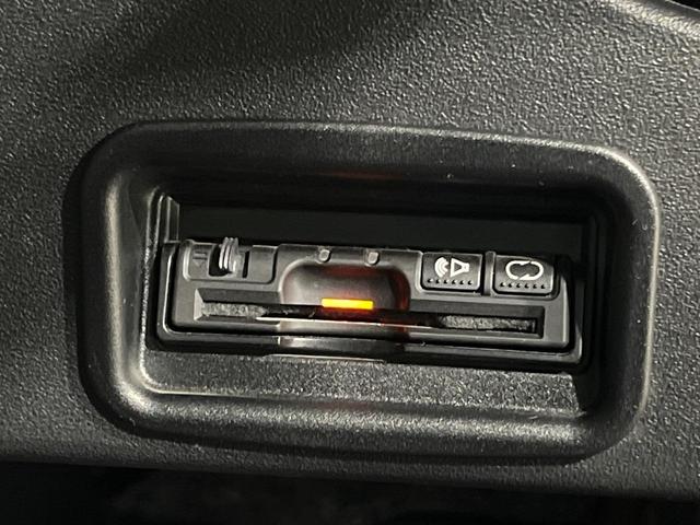 デュアリス ２０Ｇ　ＦＯＵＲ　ガラスルーフ　４ＷＤ　ＳＤナビ　Ｂｌｕｅｔｏｏｔｈ　フルセグ　ＥＴＣ　ＨＩＤヘッド　デュアルオートエアコン　オートライト　スマートキー　革巻きステアリング　電動格納ミラー　プライバシーガラス（7枚目）