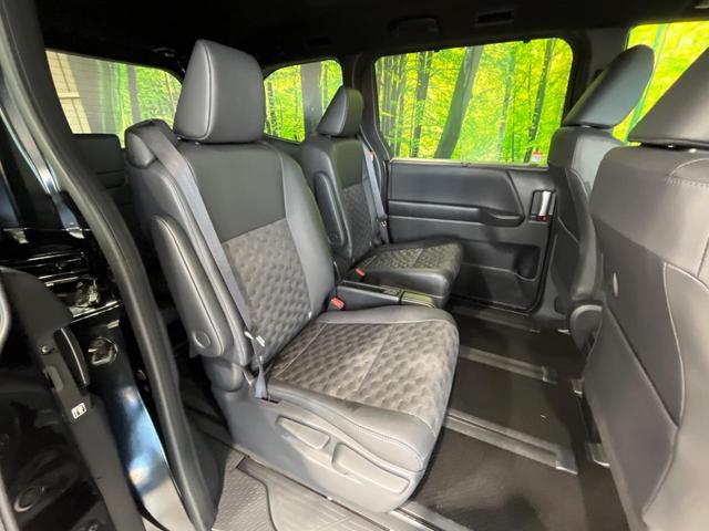ヴォクシー Ｓ－Ｚ　４ＷＤ　７人乗　純正１０．５型ナビ機能付きディスプレイオーディオ　バックカメラ　衝突軽減　レーダークルーズ　両側電動スライドドア　Ｂｌｕｅｔｏｏｔｈ　フルセグ　ＥＴＣ　ドラレコ　リアオートエアコン（9枚目）