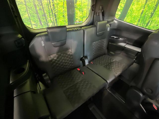 ヴォクシー Ｓ－Ｚ　４ＷＤ　７人乗　純正１０．５型ナビ機能付きディスプレイオーディオ　バックカメラ　衝突軽減　レーダークルーズ　両側電動スライドドア　Ｂｌｕｅｔｏｏｔｈ　フルセグ　ＥＴＣ　ドラレコ　リアオートエアコン（10枚目）