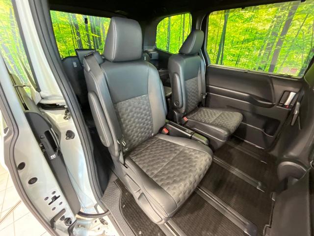ヴォクシー S-Z 4WD 寒冷地仕様 モデリスタエアロ 快適利便PKG 純正10.5型ナビ機能付きディスプレイオーディオ 14型後席モニター パワーバックドア 両側パワースライドドア ETC シートヒーター ステリモ(9枚目)