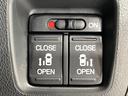 N-BOXカスタム G・ターボLパッケージ 4WD 両側パワスラ 純正ナビ 衝突軽減 バックカメラ Bluetooth ETC シートヒーター フルセグ HIDヘッド オートライト 電動格納ミラー パワーウィンドウ 横滑り防止装置 ステリモ(4枚目)