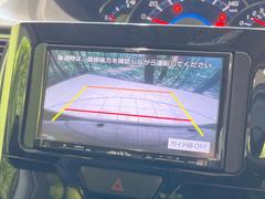 【バックカメラ】駐車時に後方がリアルタイム映像で確認できます。大型商業施設や立体駐車場での駐車時や、夜間のバック時に大活躍！運転スキルに関わらず、今や必須となった装備のひとつです！ 5