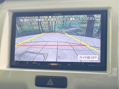 【バックカメラ】駐車時に後方がリアルタイム映像で確認できます。大型商業施設や立体駐車場での駐車時や、夜間のバック時に大活躍！運転スキルに関わらず、今や必須となった装備のひとつです！ 5