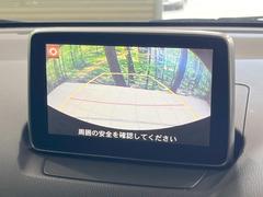 【バックカメラ】駐車時に後方がリアルタイム映像で確認できます。大型商業施設や立体駐車場での駐車時や、夜間のバック時に大活躍！運転スキルに関わらず、今や必須となった装備のひとつです！ 5