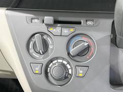 寒い冬も暑い夏も全席に快適な空調を届けてくれる、ダイヤル式エアコンを装備♪ 5