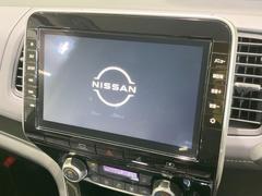 【純正ナビ】人気の純正ナビを装備しております。ナビの使いやすさはもちろん、オーディオ機能も充実！キャンプや旅行はもちろん、通勤や買い物など普段のドライブも楽しくなるはず♪ 5