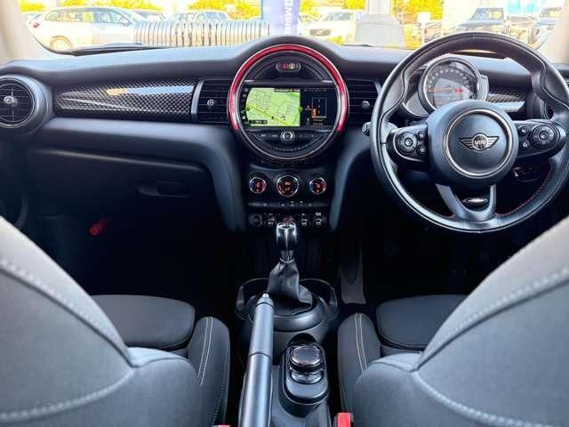 ＭＩＮＩ クーパーＳ　ＭＴ車・中期型・ナビ（3枚目）