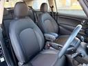 フロント・シートに大きな汚れや擦れなどは見当たりません。