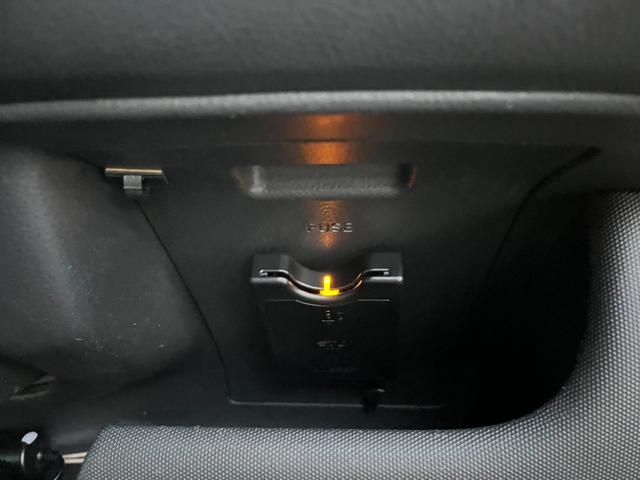 サクシードワゴン ＴＸ　Ｇパッケージリミテッド　グリーン全塗装・マット仕上・ＭＴタイヤ・ナビ・ＴＶ・ＥＴＣ・電動格納ミラー・ルーフラック・レザーシートカバー（15枚目）