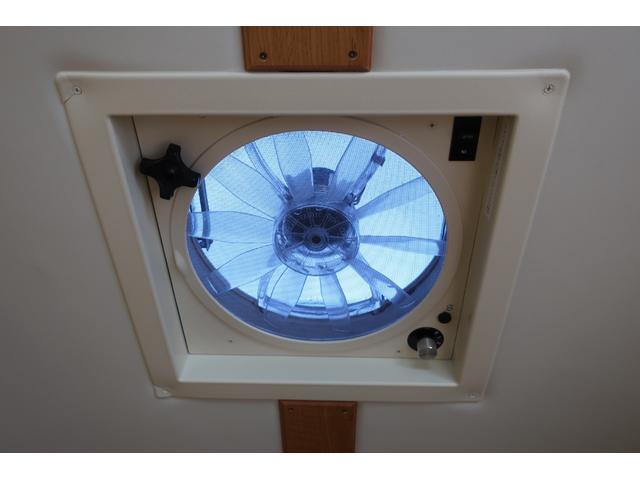 便利　ルーフベンチレーター装備になります☆