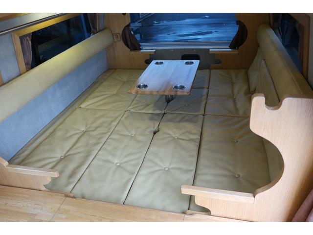 便利　ベッド展開時もテーブルを使用する事が可能になります☆