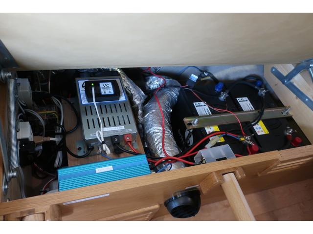 ツインサブバッテリー・インバーター・外部充電器☆