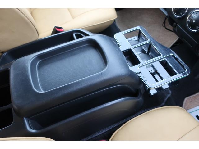 ドリンクホルダーや小物入れも充実しております☆