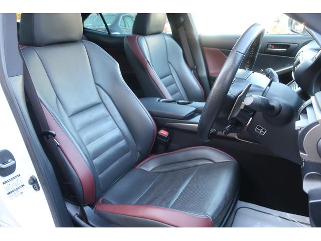 オプション　ベンチレーション付きブラックレザーシート装備になります☆