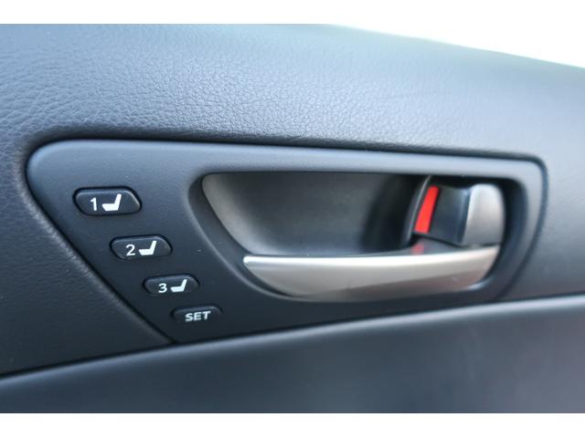 運転席シートメモリー機能搭載☆