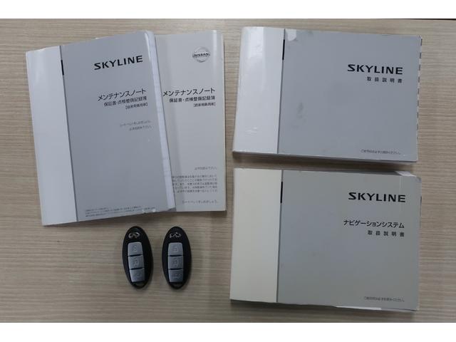 スカイライン ３５０ＧＴ　ＦＯＵＲ　ハイブリッド　タイプＳＰ　黒本革シート　ＢＯＳＥサウンド　パドルシフト　ＯＰカラー　１９インチＡＷ　インテリジェントクルーズＣ　エマージェンシーＢ　ブラインドスポットＭ　アラウンドビューＭ　シートヒーター　前後ソナー　４ＷＤ（3枚目）