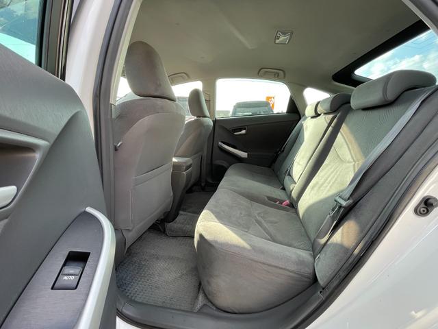 プリウス Ｓ　保証付　関東仕入　禁煙車　アルミホイール　ＣＤ　ＥＴＣ　スマートキー　バックカメラ　アイドリングストップ　サイドエアバッグ　フォグランプ　オートライト　ドアバイザー　盗難防止システム　取扱説明書（69枚目）