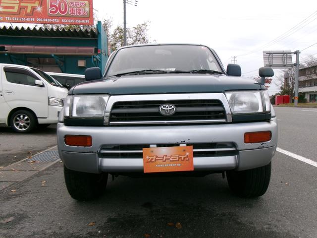 ハイラックスサーフ 　４ＷＤ　オーディオ　サンルーフ　１６インチ　ＡＷ　サイドステップ　マニュアルトランスミッション（5枚目）