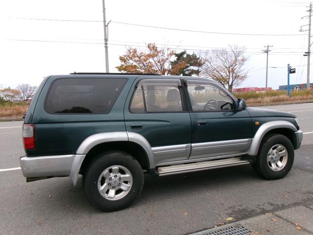 ハイラックスサーフ 　４ＷＤ　オーディオ　サンルーフ　１６インチ　ＡＷ　サイドステップ　マニュアルトランスミッション（6枚目）